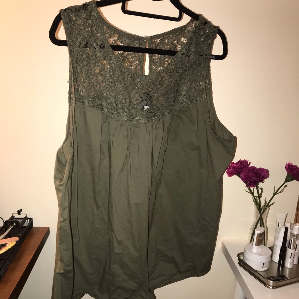 Lace sleeveless top